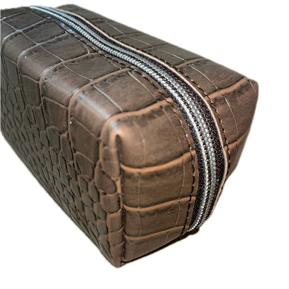 MICHAEL KORS Brown Soft Leather Croc Embossed Sunglasses/Eyeglasses Case Only - Picture 3 of 12